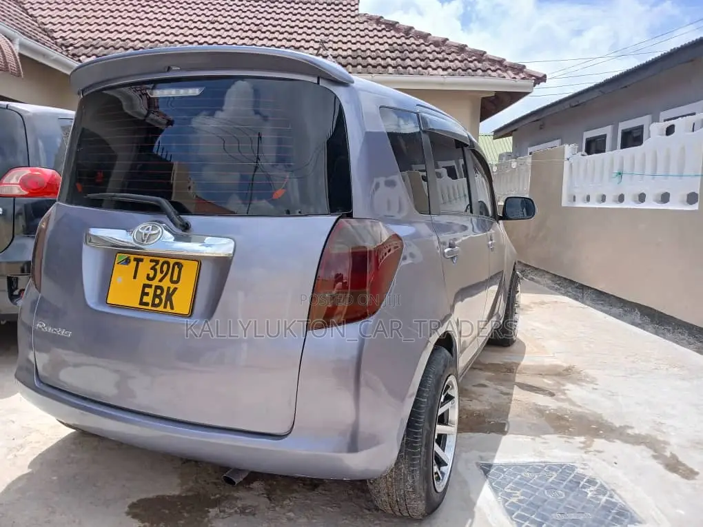 Toyota Ractis 2006 Gray