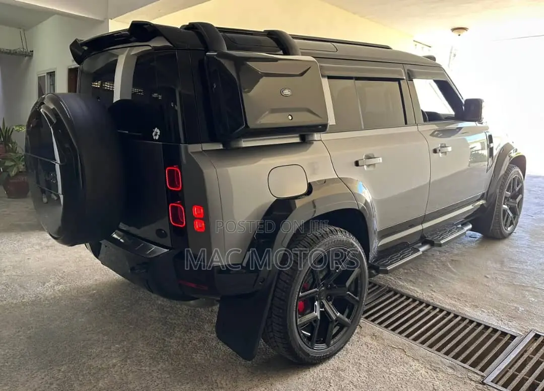 New Land Rover Defender 2024 Gray