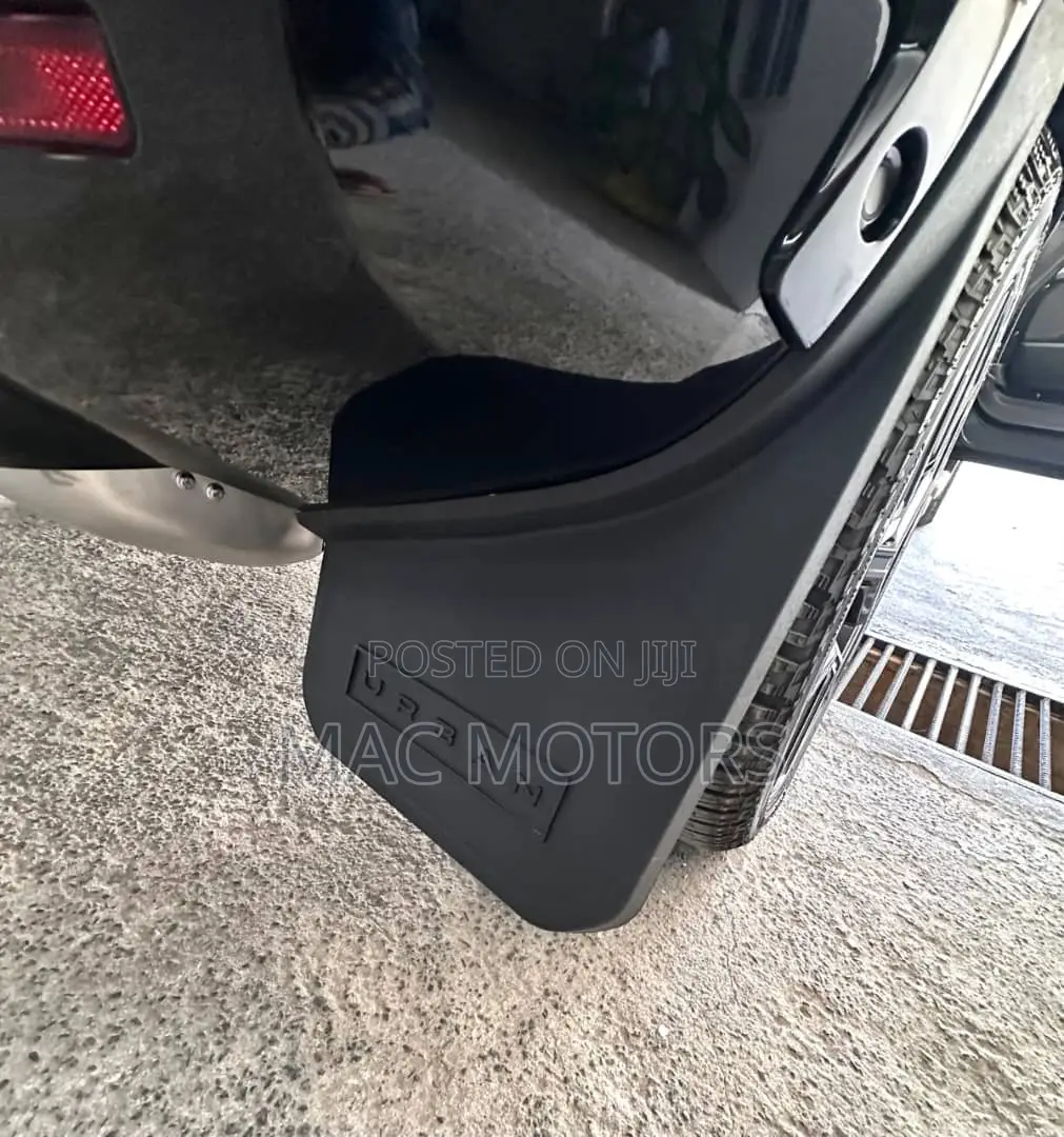 New Land Rover Defender 2024 Gray