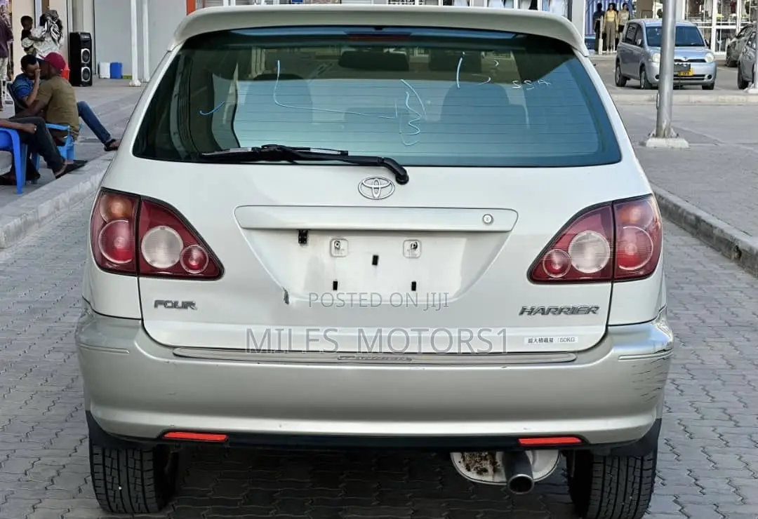 Toyota Harrier 2001 White