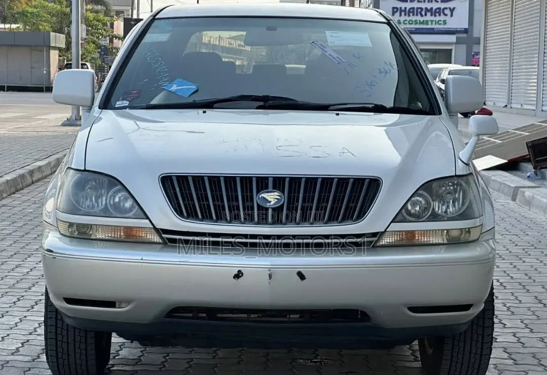 Toyota Harrier 2001 White