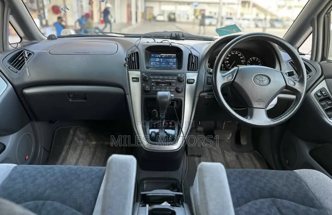 Toyota Harrier 2001 White