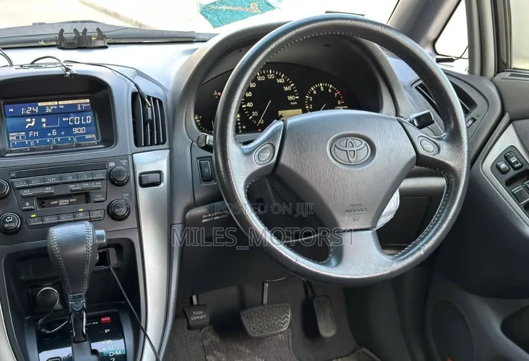 Toyota Harrier 2001 White