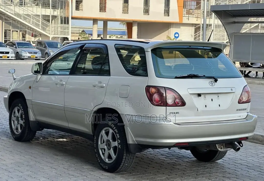Toyota Harrier 2001 White