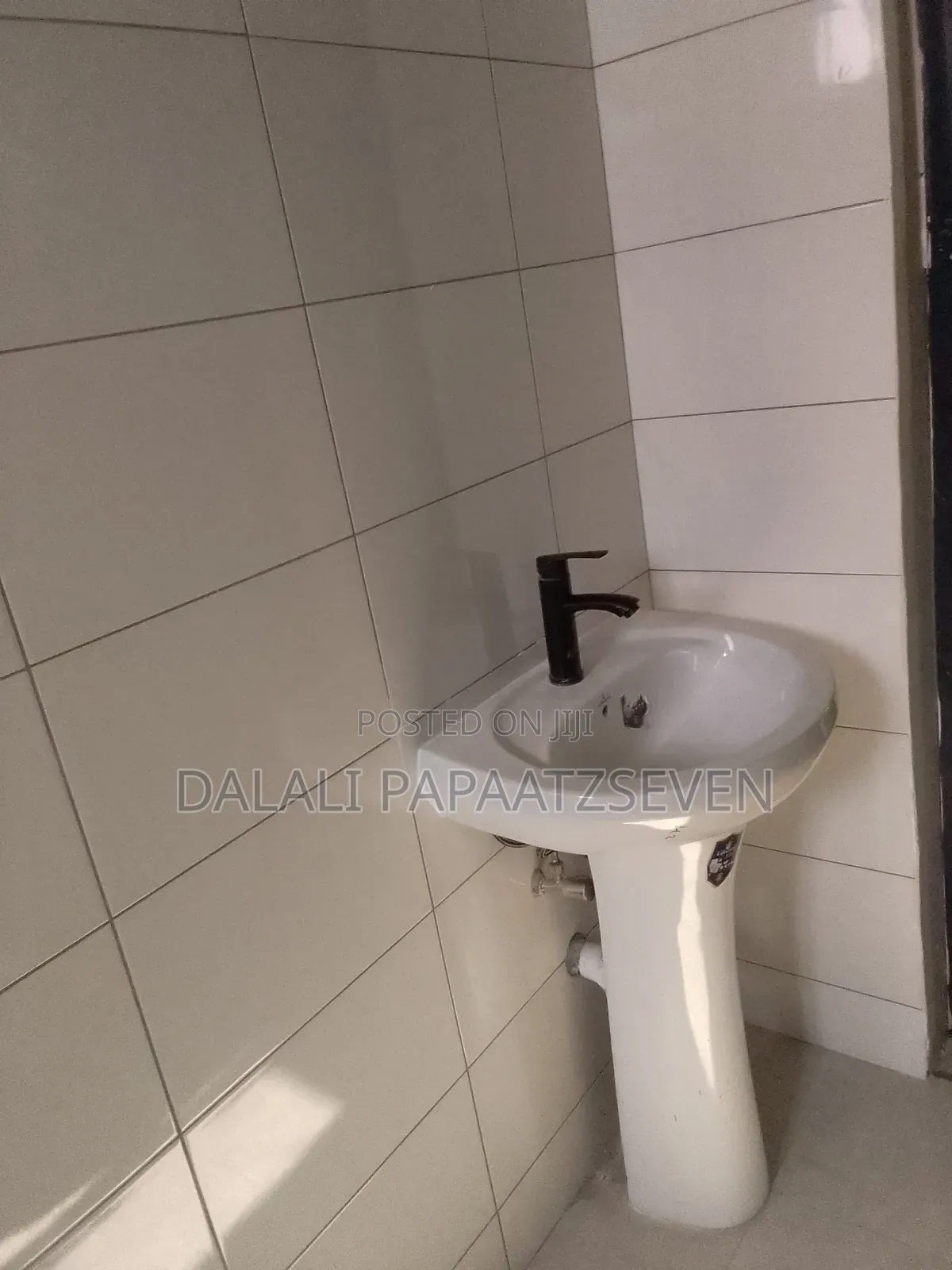 3bdrm Apartment in Dalalipapaatzseven, Kinondoni for rent