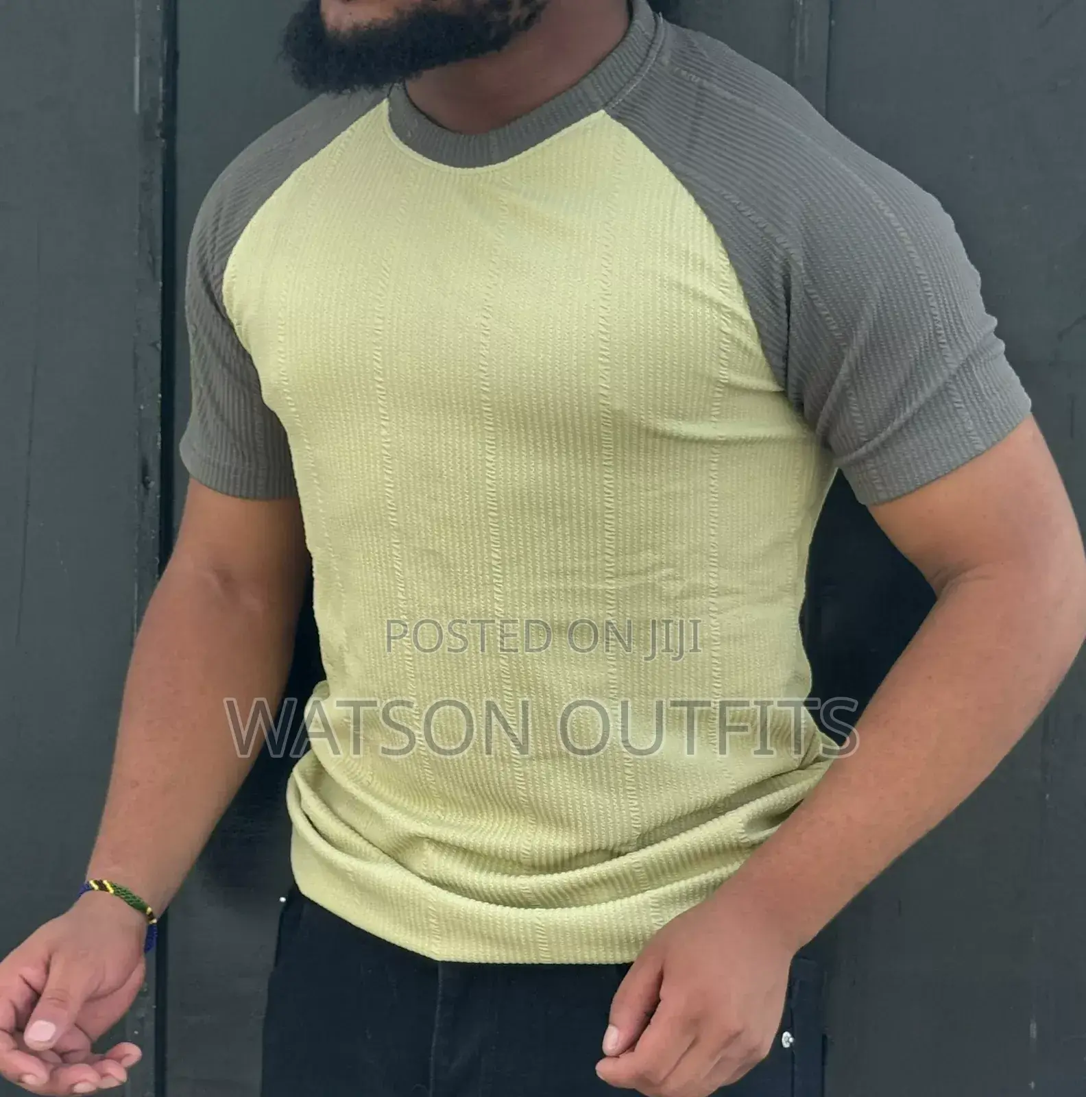 T-Shirts Za Ubora Na Mpya Kabisa