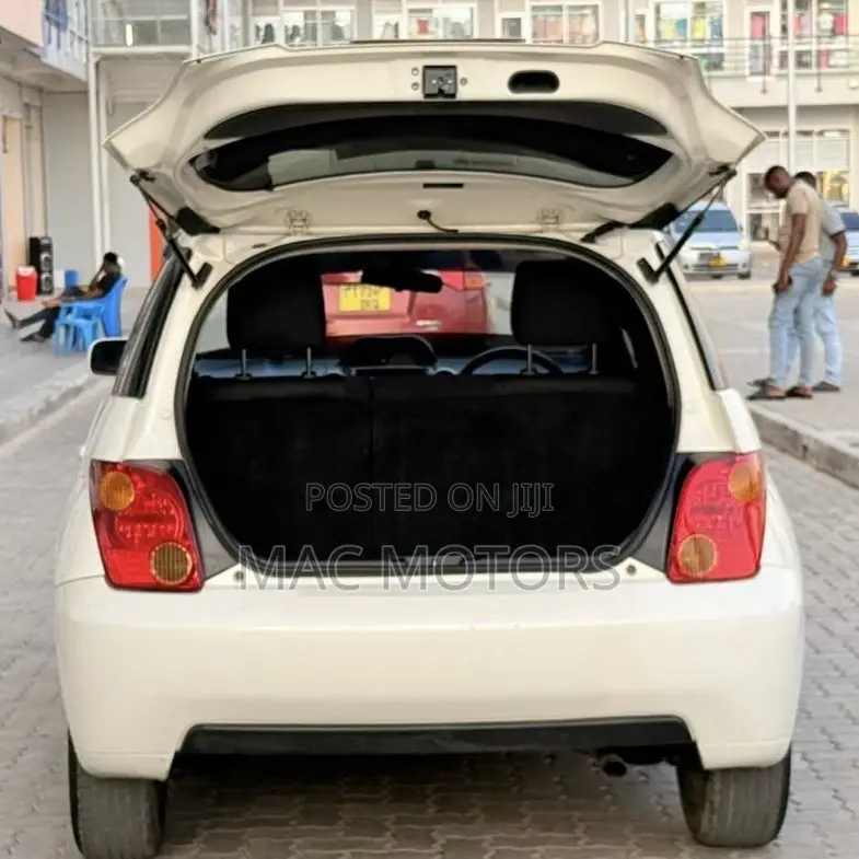 Toyota IST 2009 White