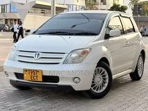 Toyota IST 2009 White