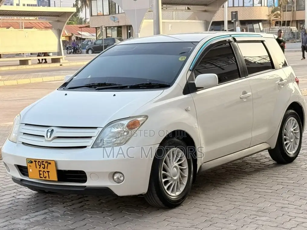 Toyota IST 2009 White