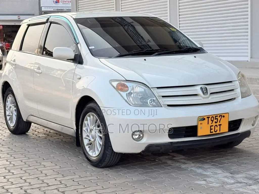 Toyota IST 2009 White
