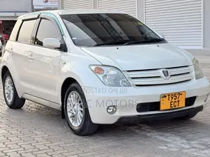 Toyota IST 2009 White