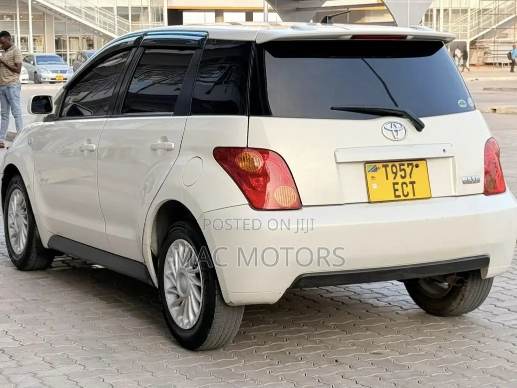 Toyota IST 2009 White