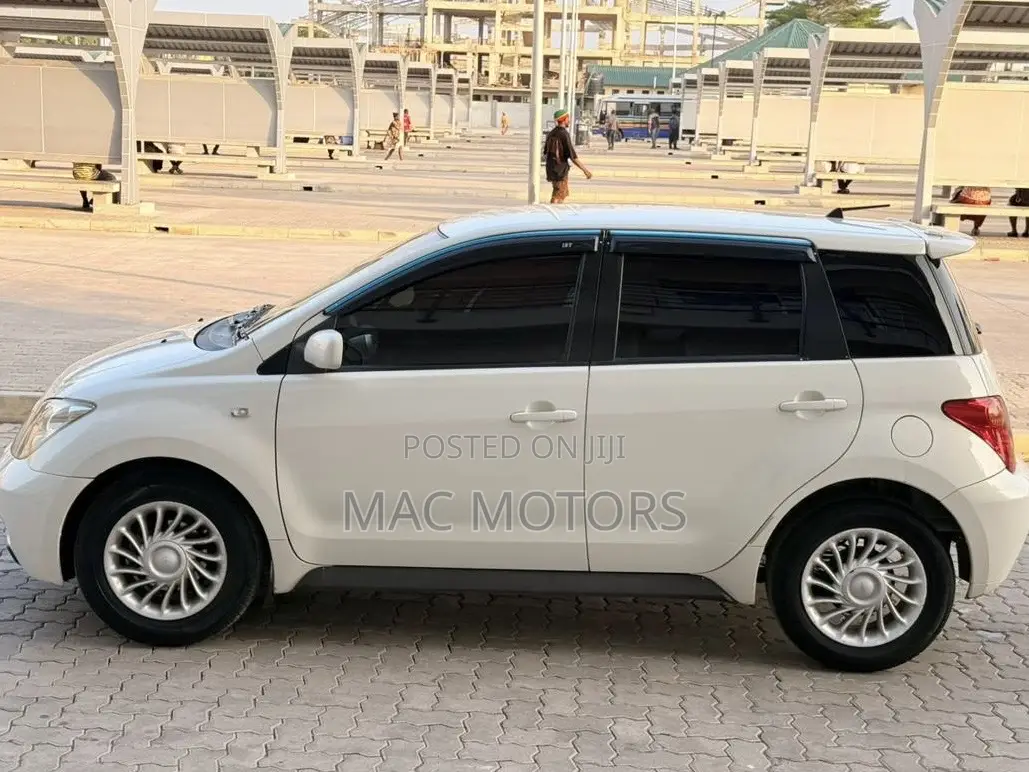 Toyota IST 2009 White