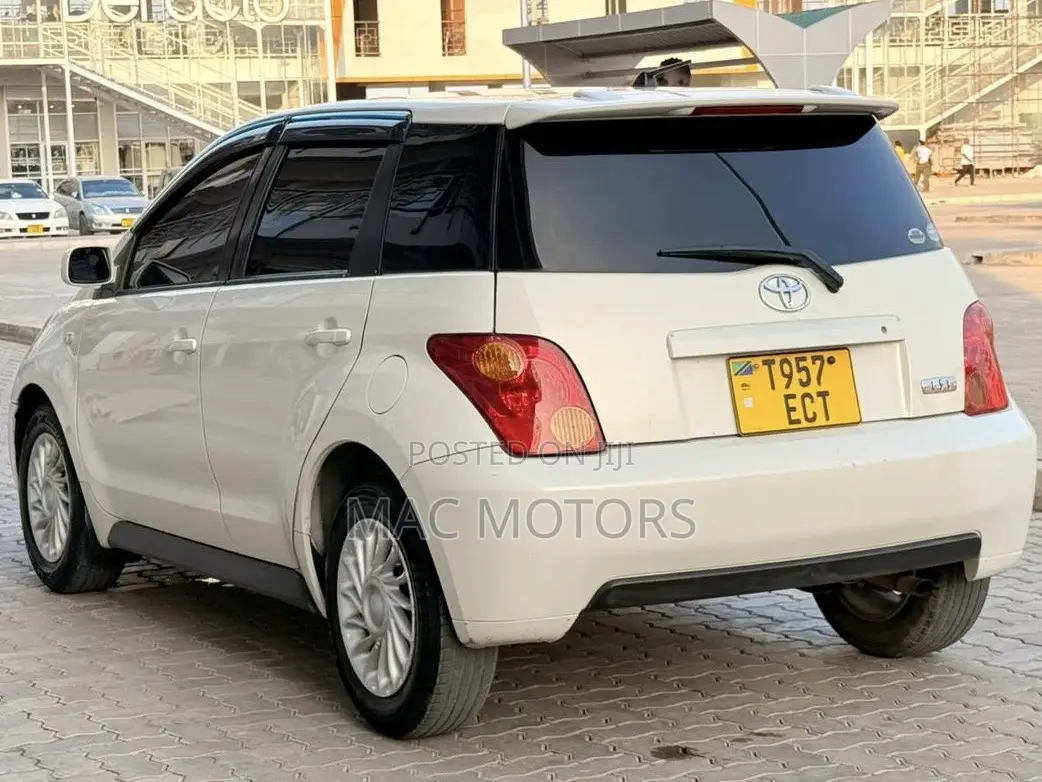 Toyota IST 2009 White
