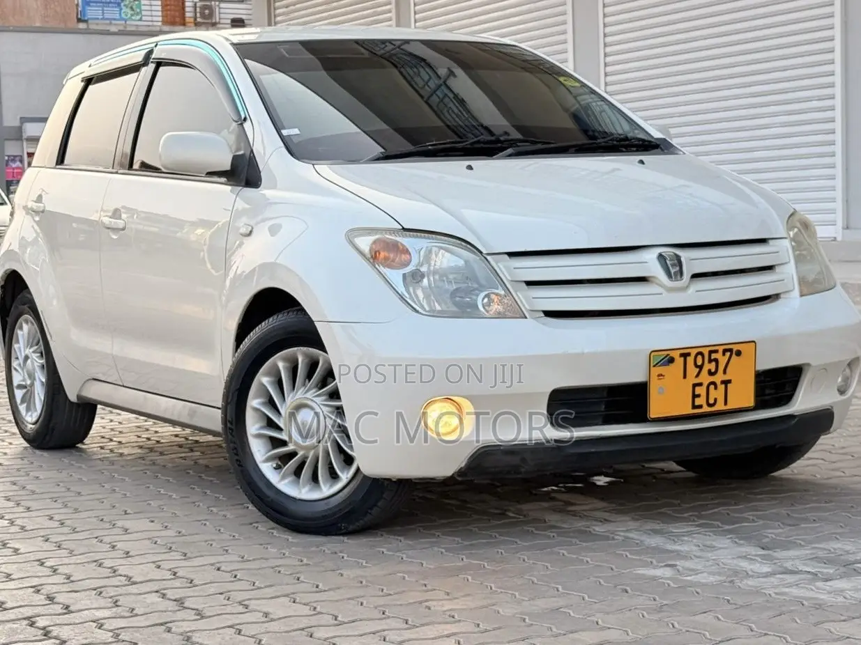 Toyota IST 2009 White