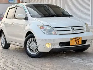 Toyota IST 2009 White
