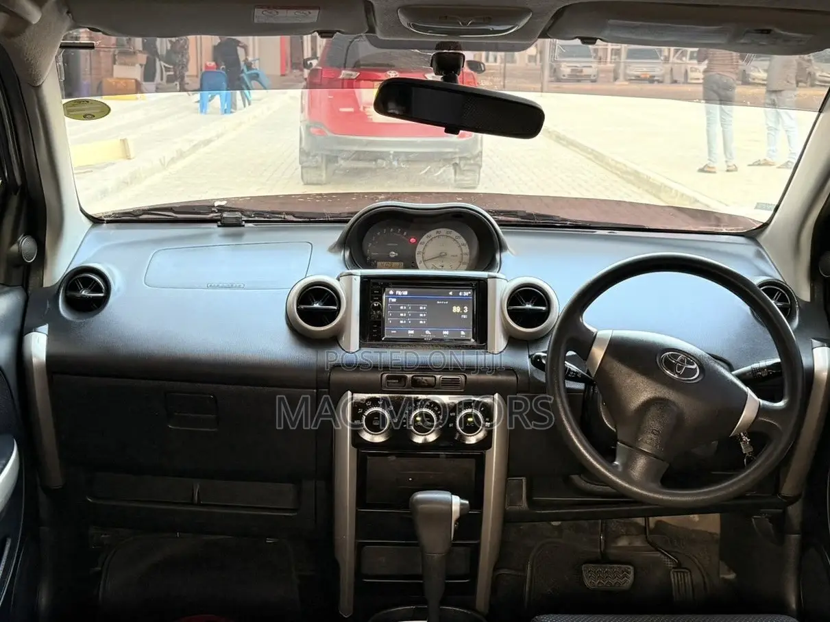 Toyota IST 2009 White