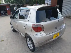 Toyota Vitz 1.0 FWD 5dr 2001 Silver