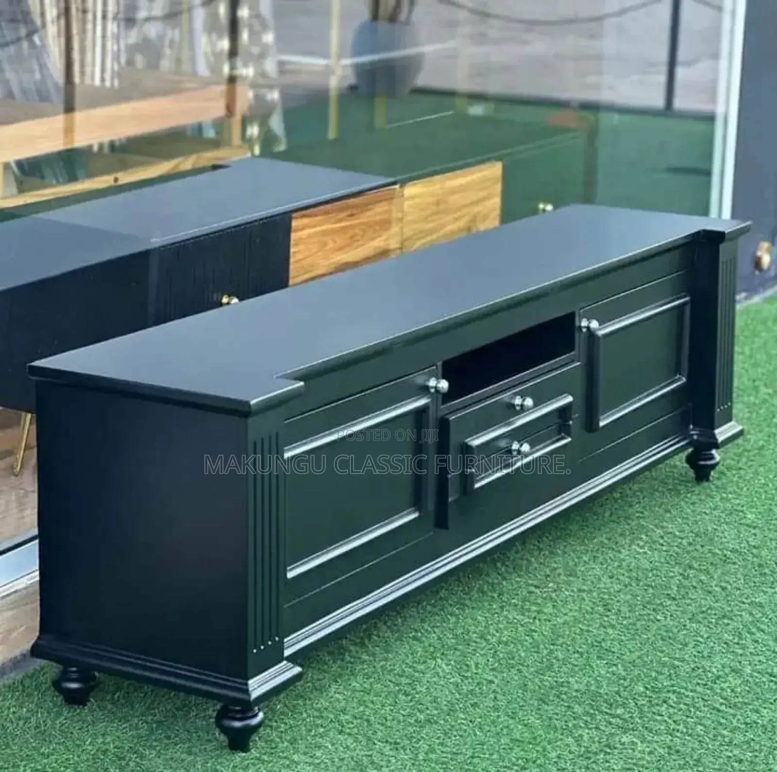 Showcase Ya Kisasa Kwa Ajili Ya Tv