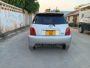 Toyota IST 2005 Silver