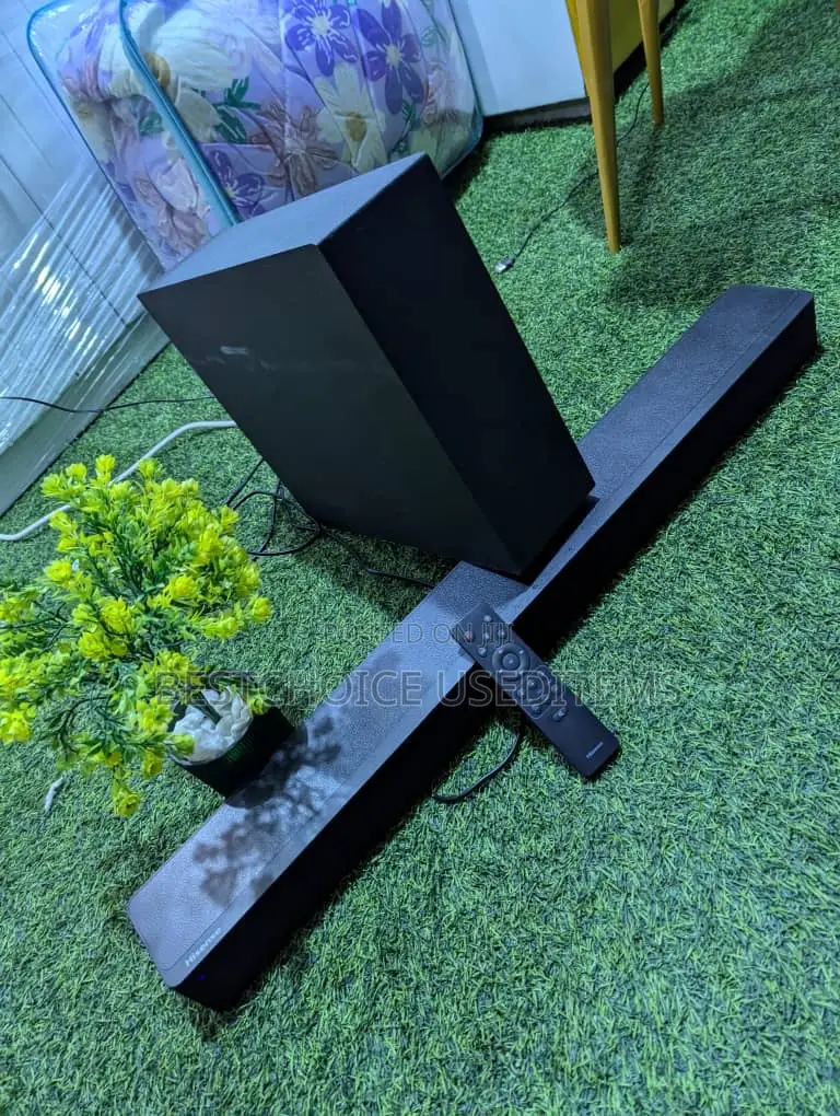 Hisense Soundbar // 240W // 2.1 Channel //