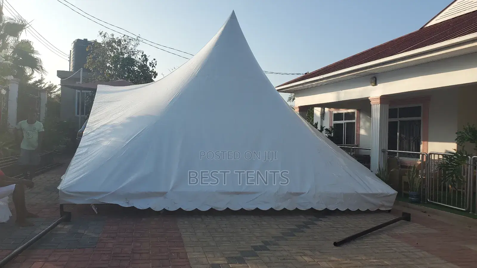 Wauzaji Maturubai Na Tents