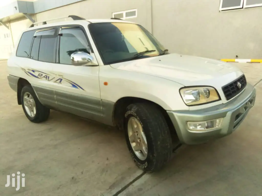 Toyota RAV4 1999 White