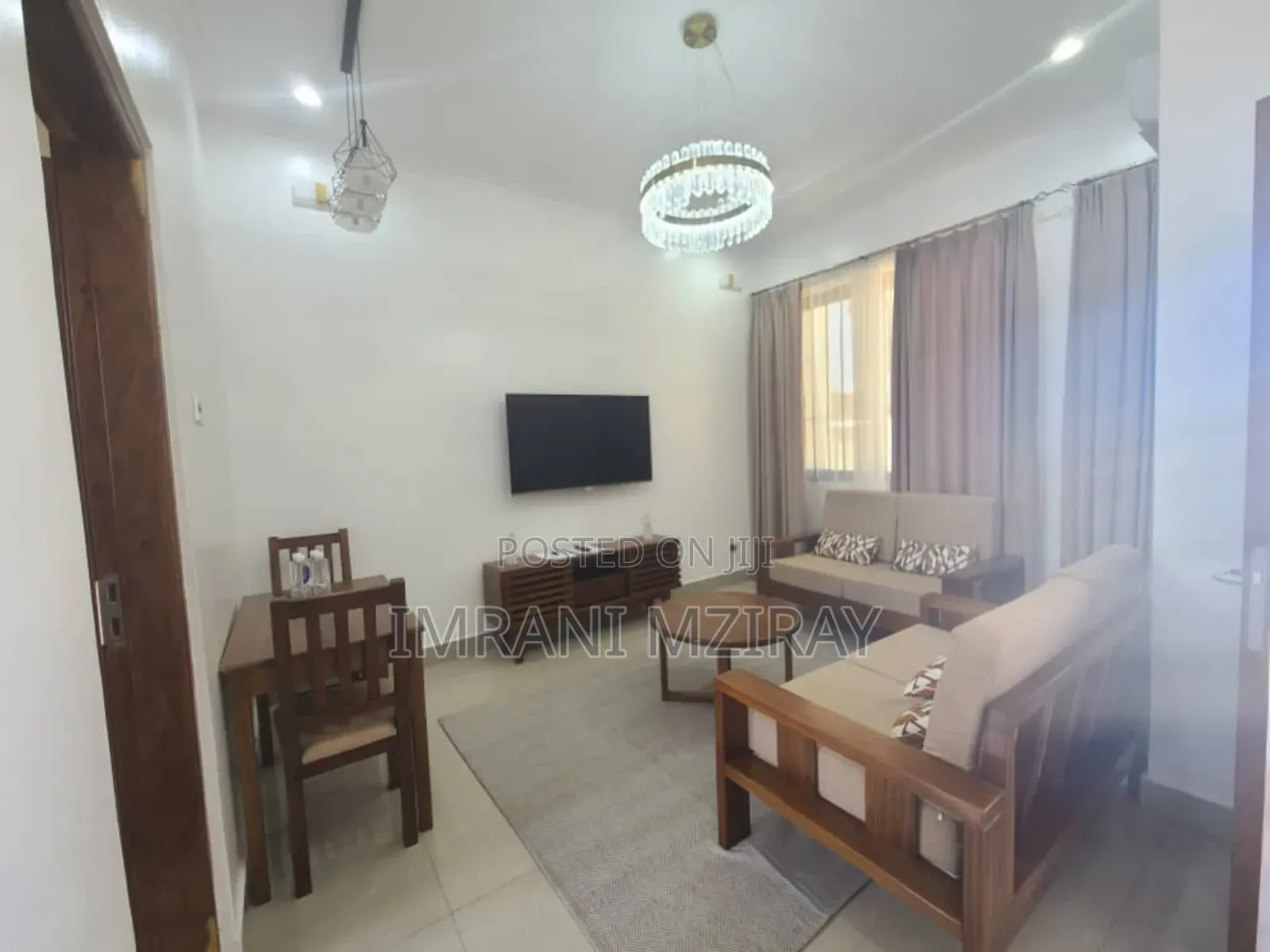 5bdrm Bungalow in Oyster Bay for sale