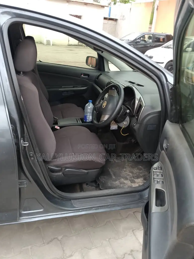Toyota Wish 2005 Gray