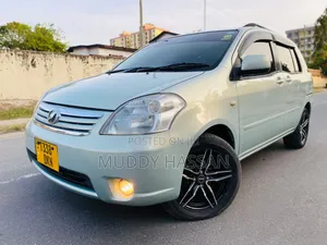 Toyota Raum 2005 Silver
