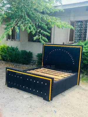 Kitanda Bed Sofa 5/6 Imetumika Kidogo