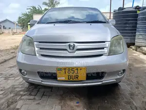 Toyota IST 2004 Silver