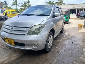 Toyota IST 2004 Silver