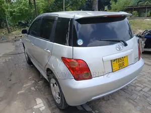 Toyota IST 2004 Silver