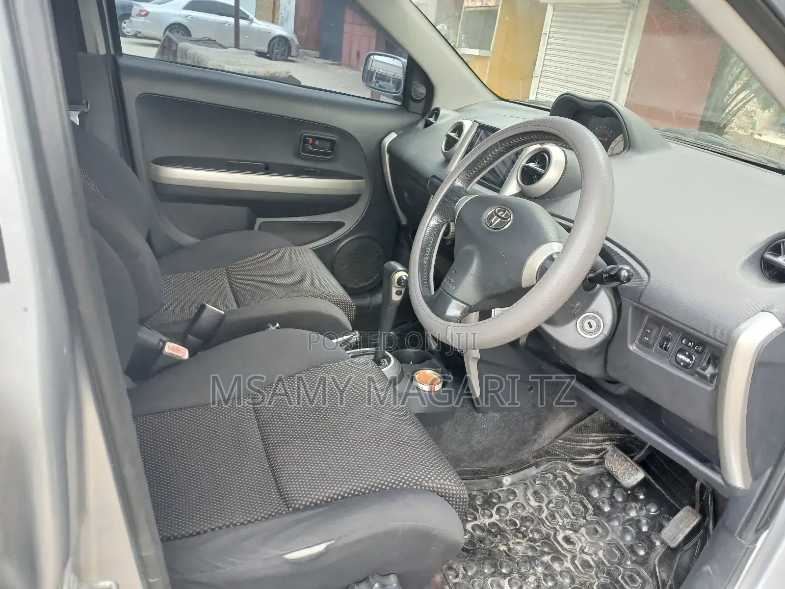 Toyota IST 2004 Silver