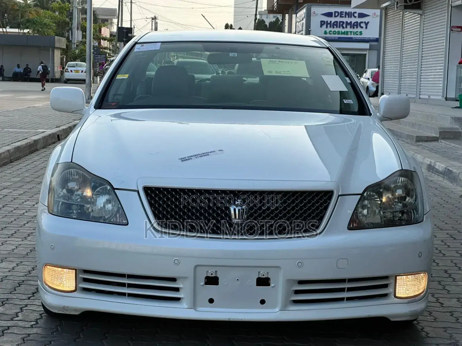 Toyota Crown Royale 2005 White