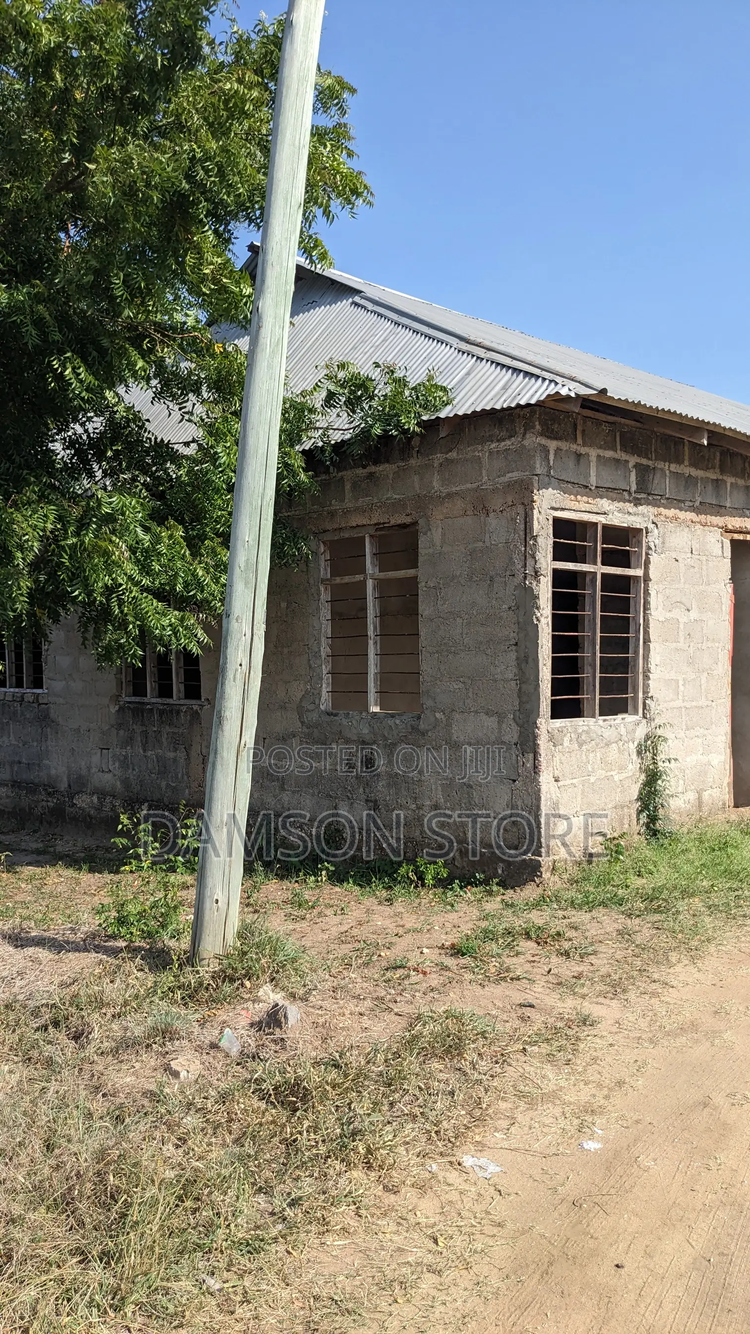 Nyumba Na Kiwanja Kina Uzwa