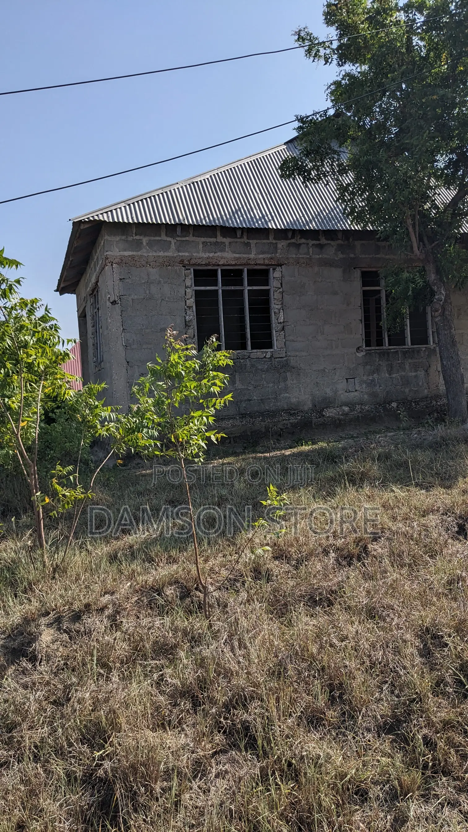 Nyumba Na Kiwanja Kina Uzwa