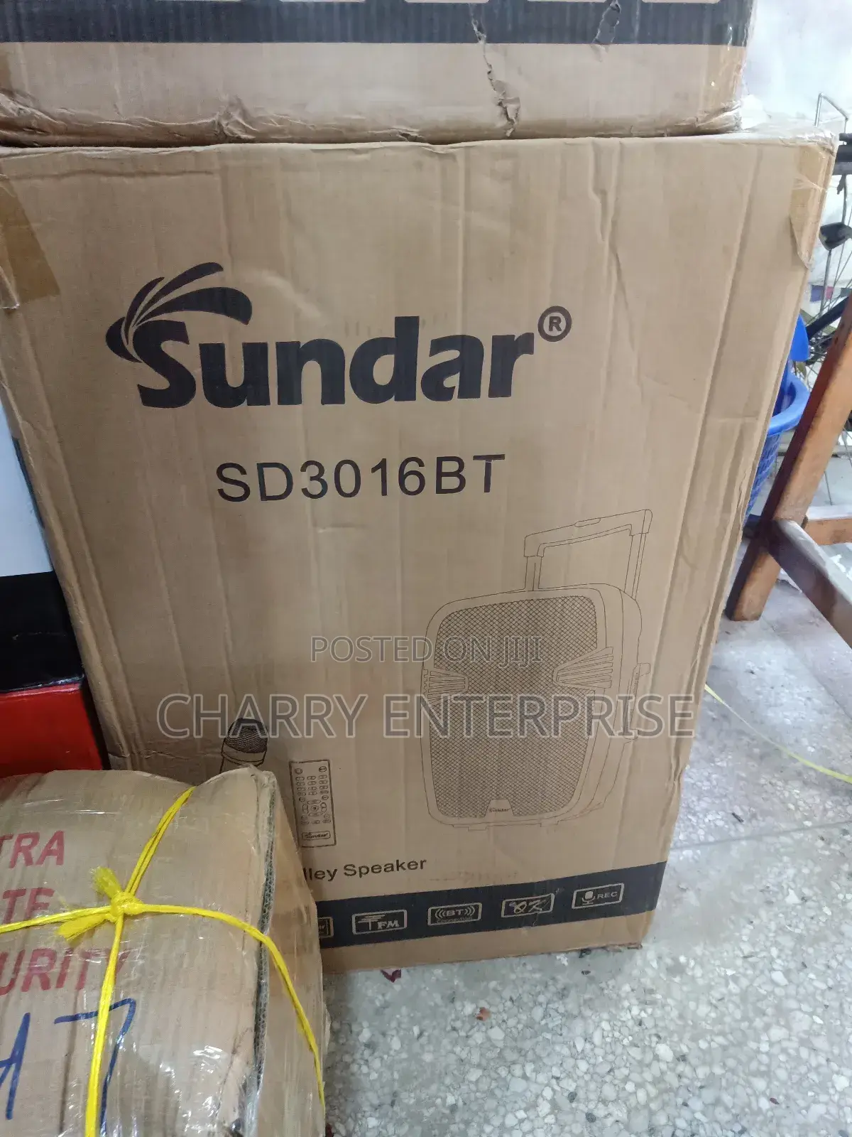 Sundar Portable Rechargeable Speaker 15" With Stand and Mic Sauti Bora