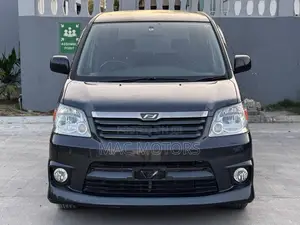 Toyota Noah 2004 Black