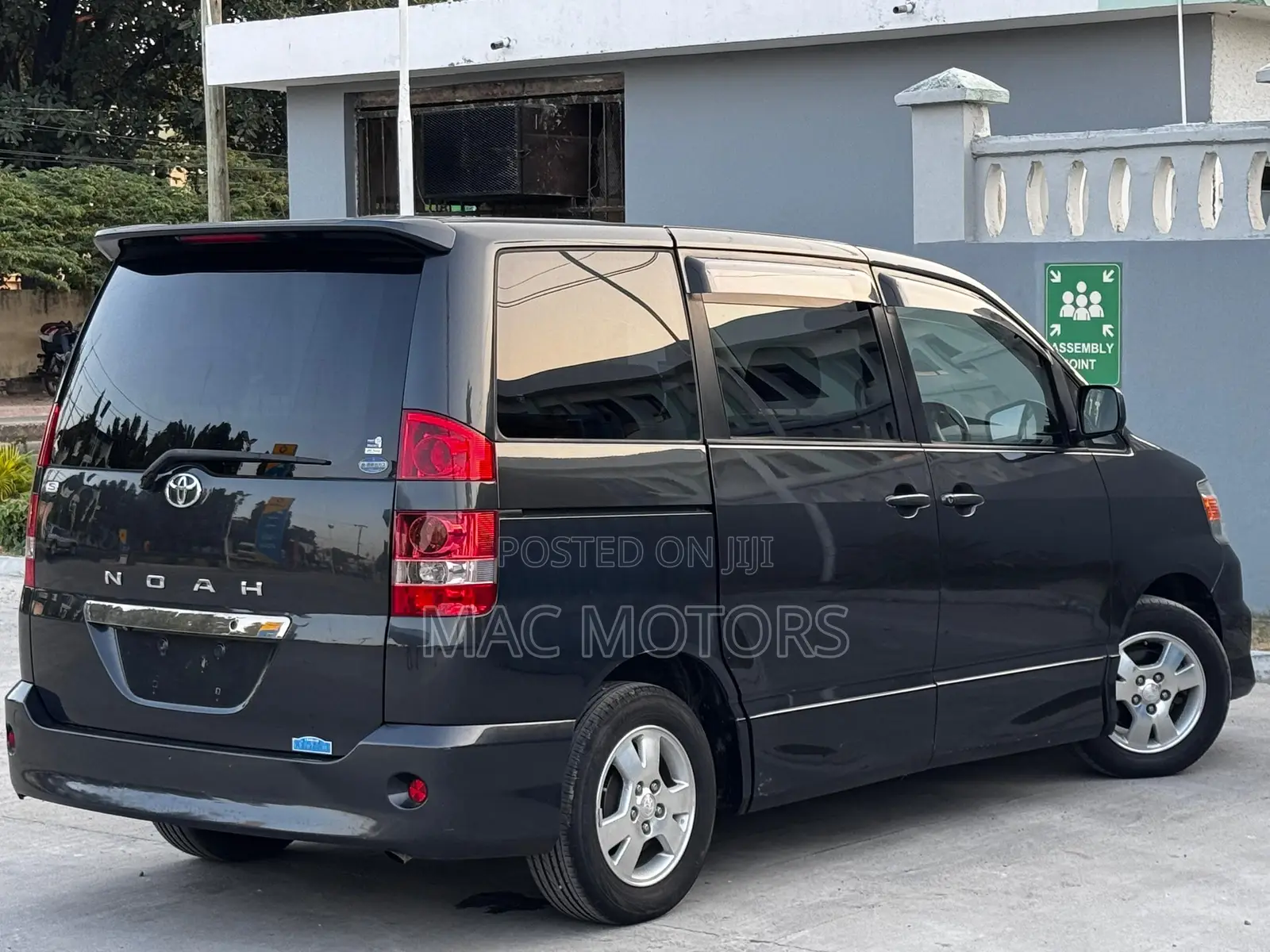 Toyota Noah 2004 Black