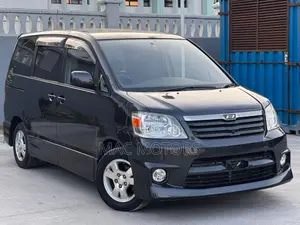 Toyota Noah 2004 Black