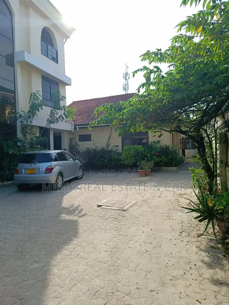 9bdrm House in Kijitonyama for sale