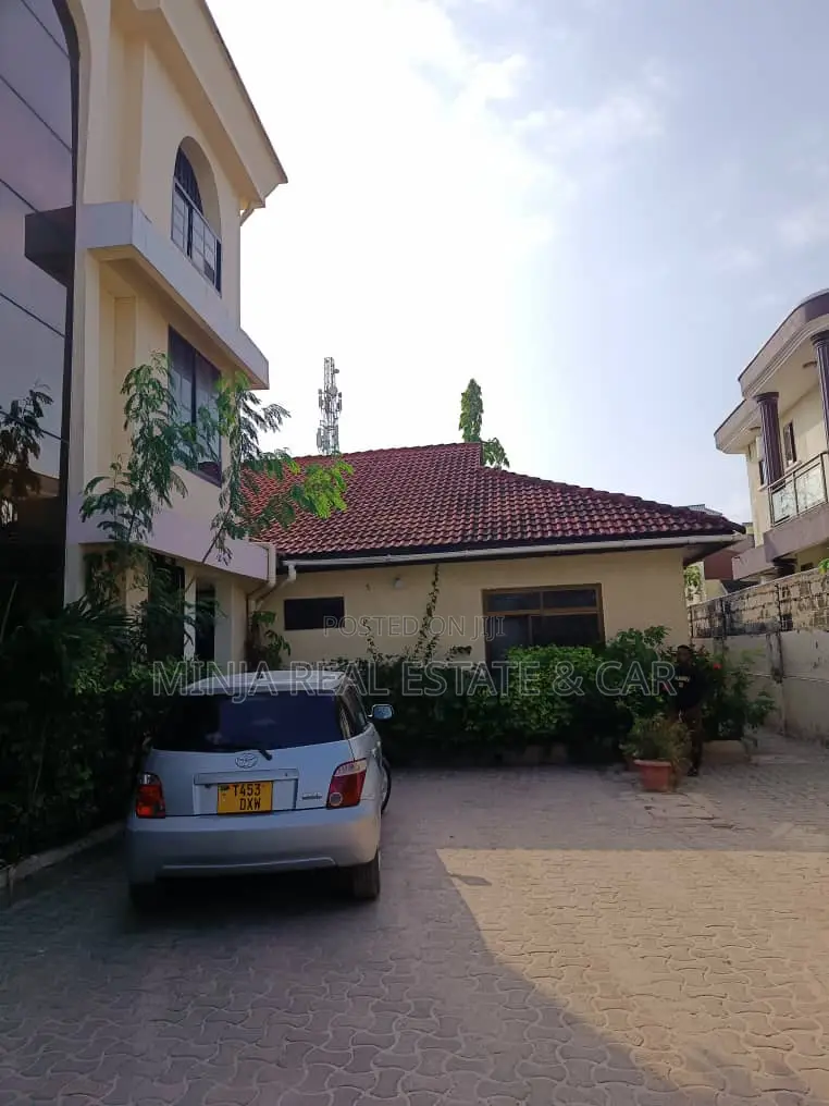 9bdrm House in Kijitonyama for sale