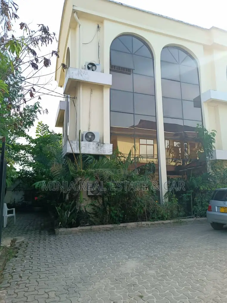 9bdrm House in Kijitonyama for sale