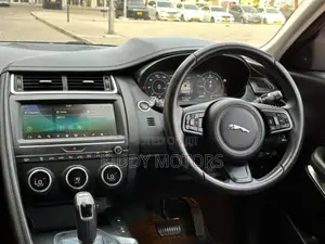 Jaguar E-Pace 2018 Red