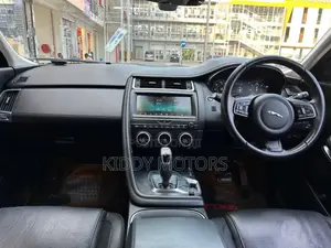 Jaguar E-Pace 2018 Red