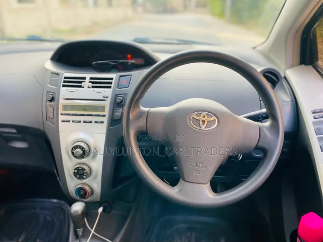 Toyota Vitz 2005 Black