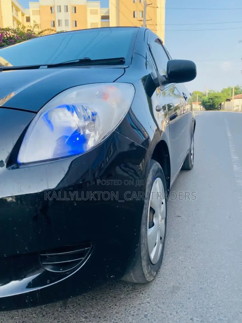 Toyota Vitz 2005 Black