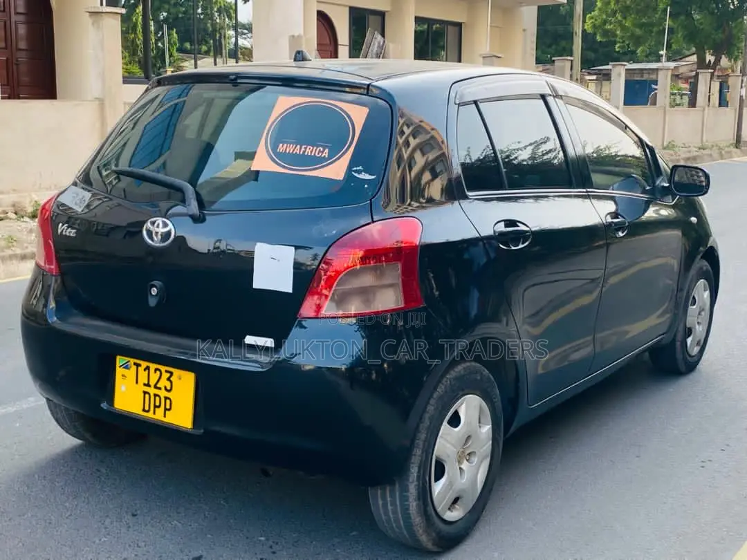 Toyota Vitz 2005 Black